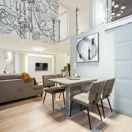 Bpr Luxurious & Stylish Duplex Apartment