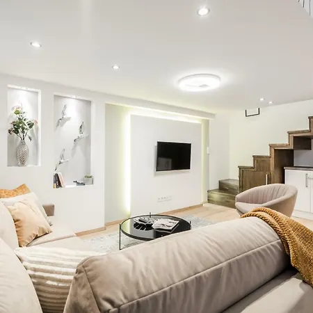 Bpr Luxurious & Stylish Duplex