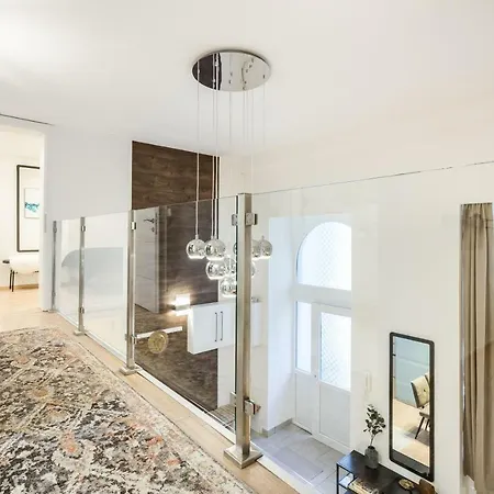 Apartment Bpr Luxurious & Stylish Duplex